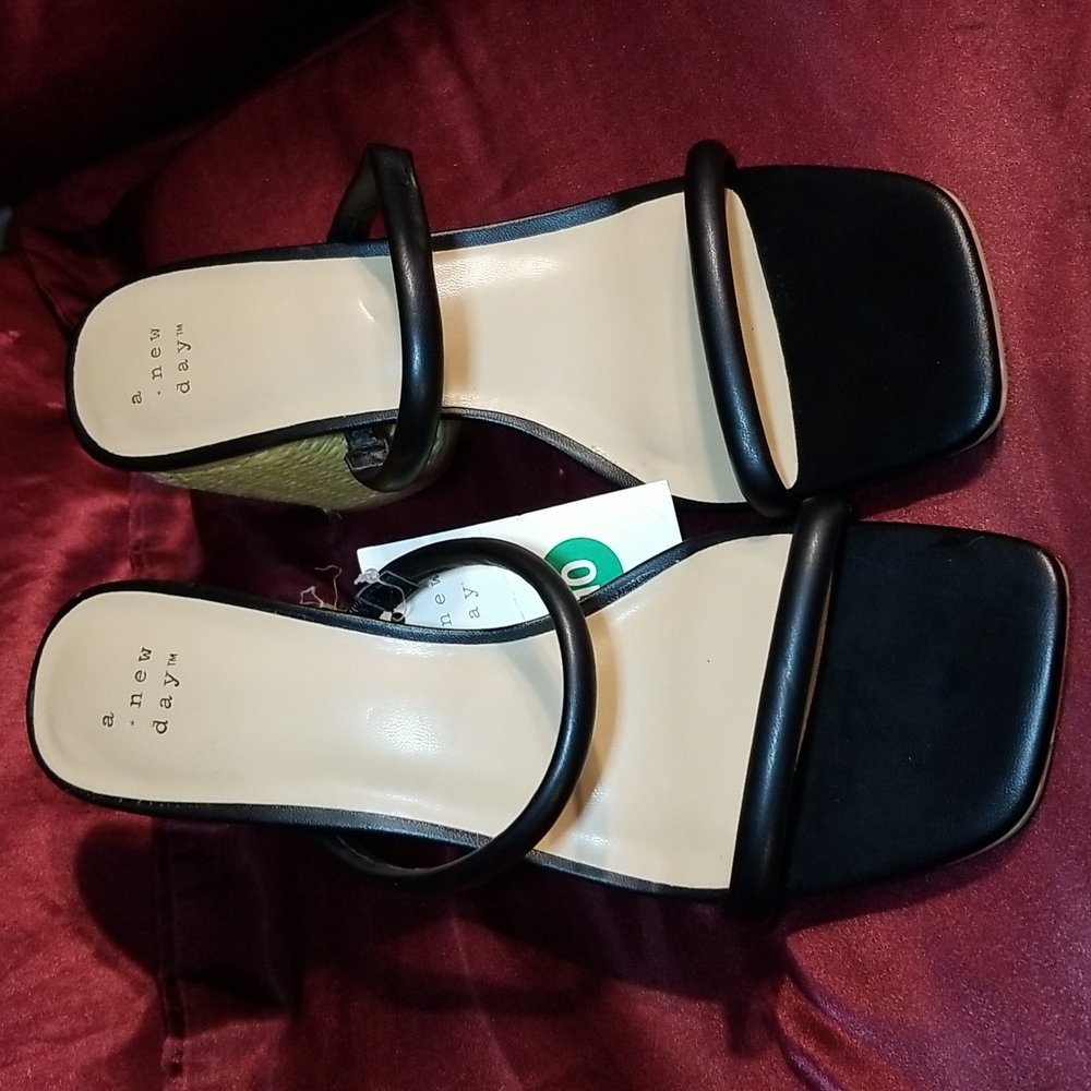 NWT 3 1/4 gorgeous heel slide sandal  padded insole for comfort - Picture 4 of 6